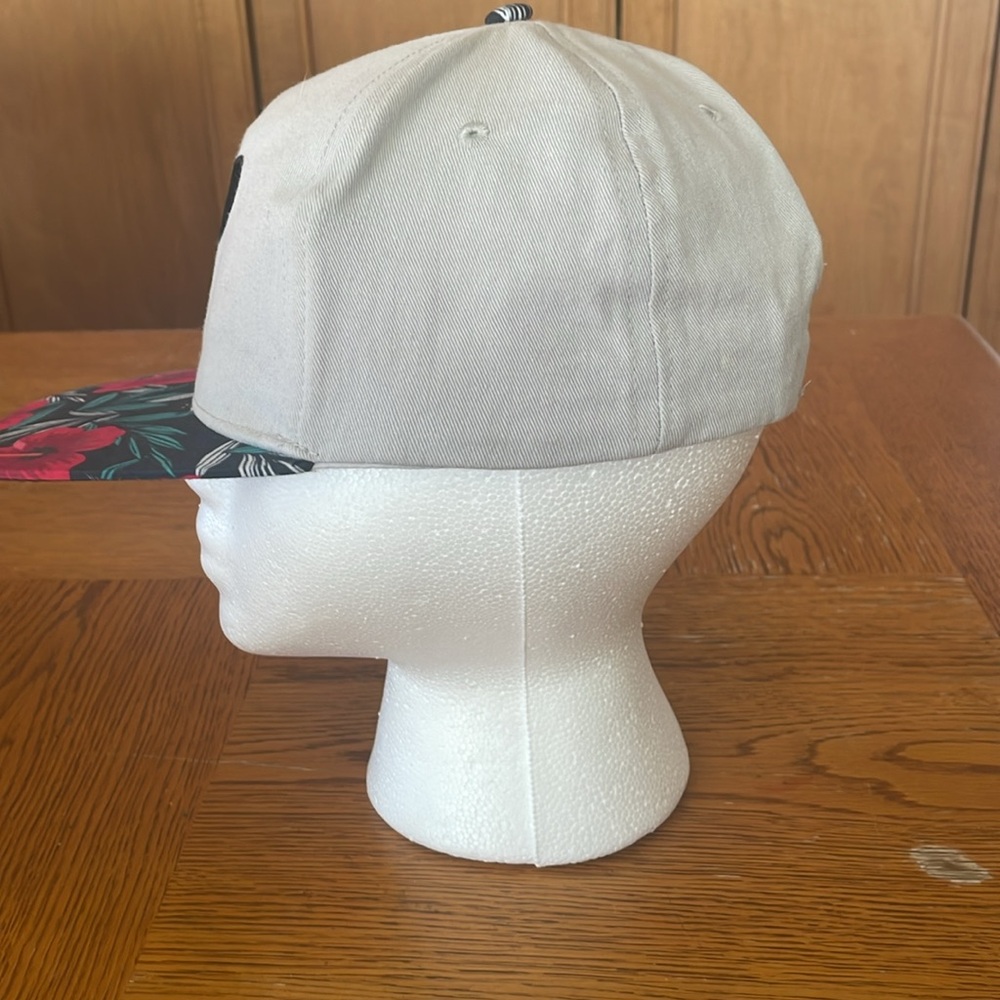 Disney Hawaiian Cap adjustable - Picture 5 of 9